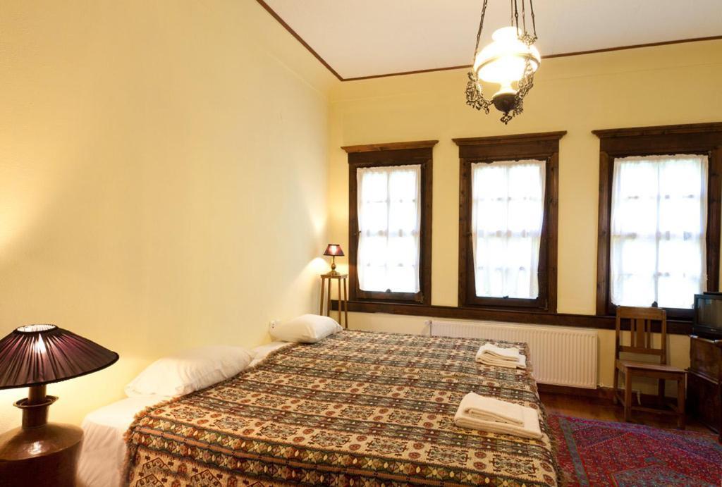 Vergoula'S Mansion Kastoria Habitación foto